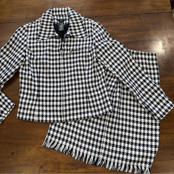 Haggar Dresses & Skirts - Haggar Women’s Black White Houndstooth 2 Pc Skirt Suit 8 Fringe Hem Zip Jacket